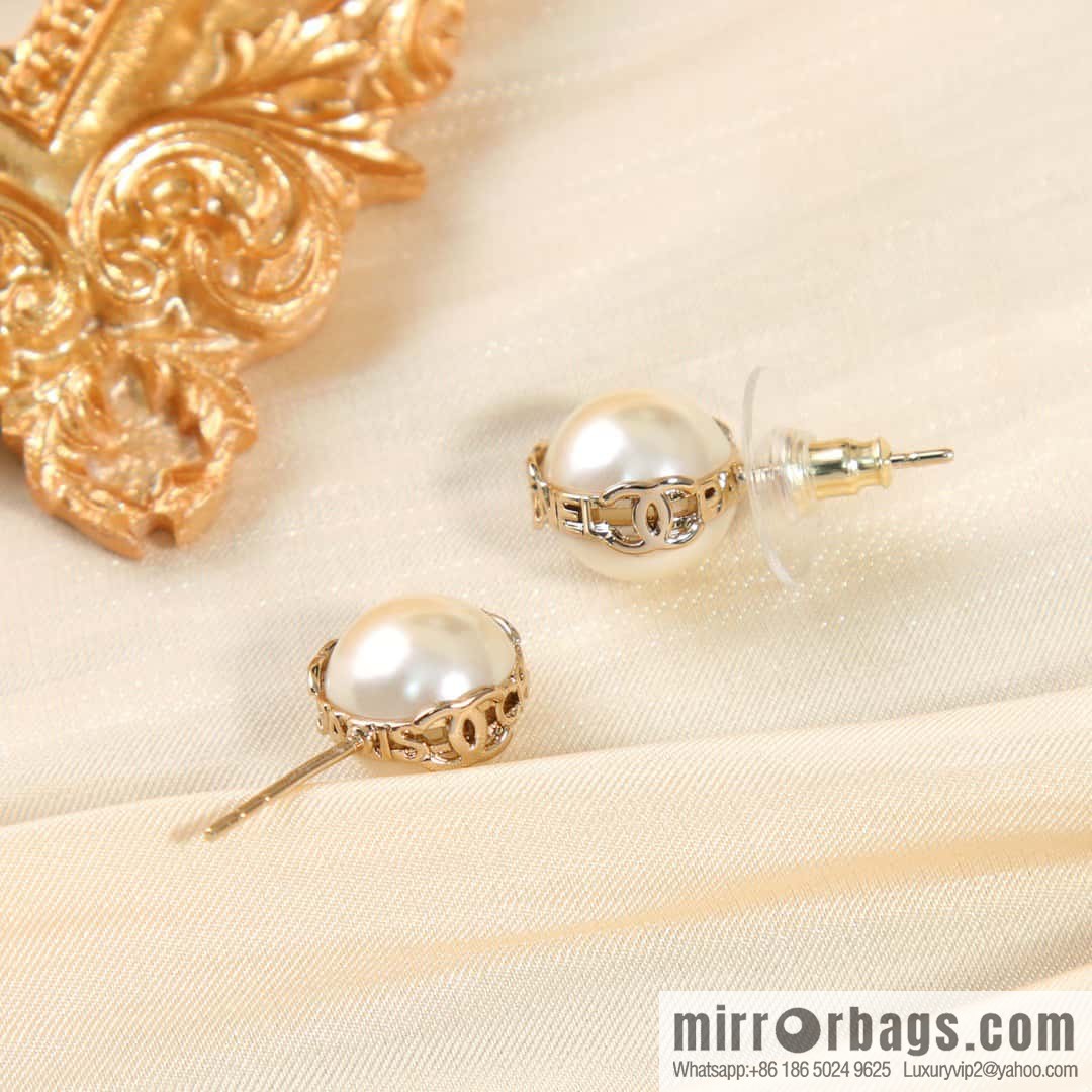 ☀️New ☑️ Chanel Double C Mini Pearl Letter Earrings