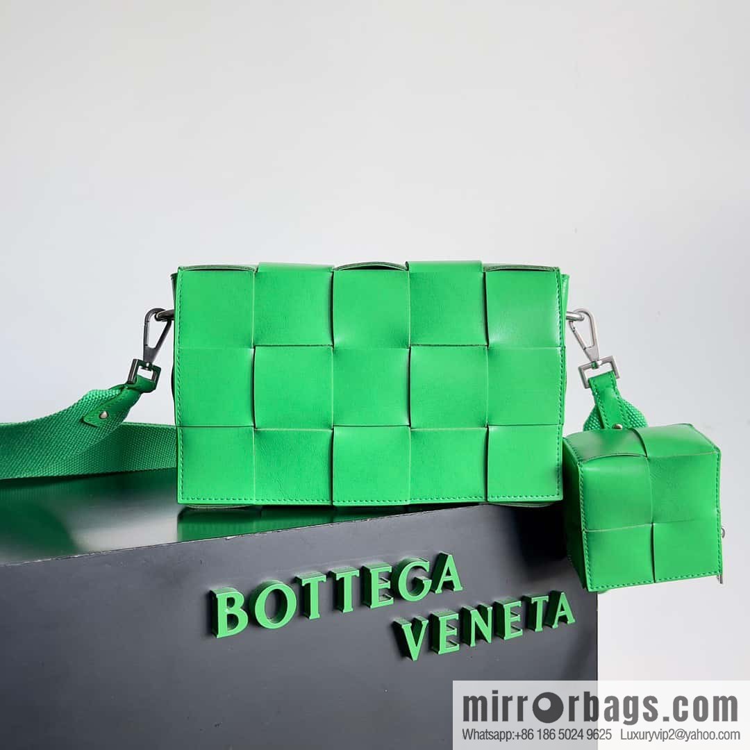 Bv new Unisex same two-in-one His & Hers model number: 741777 green