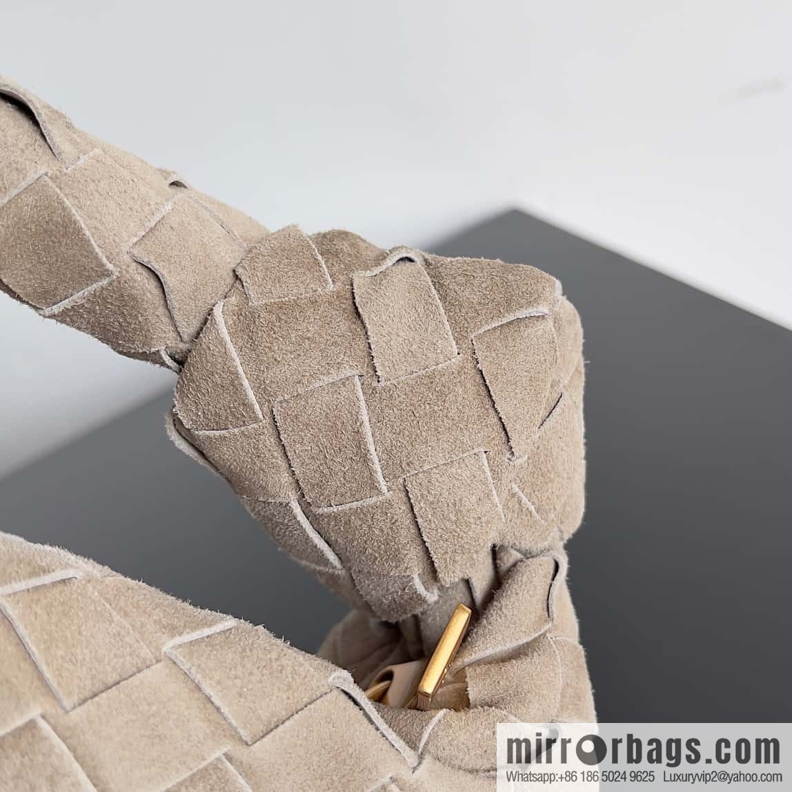 Bv2022 new product, Yangzu Mini Jodie woven suede knotted round hobo bag, model: 651876 Yangzu taupe