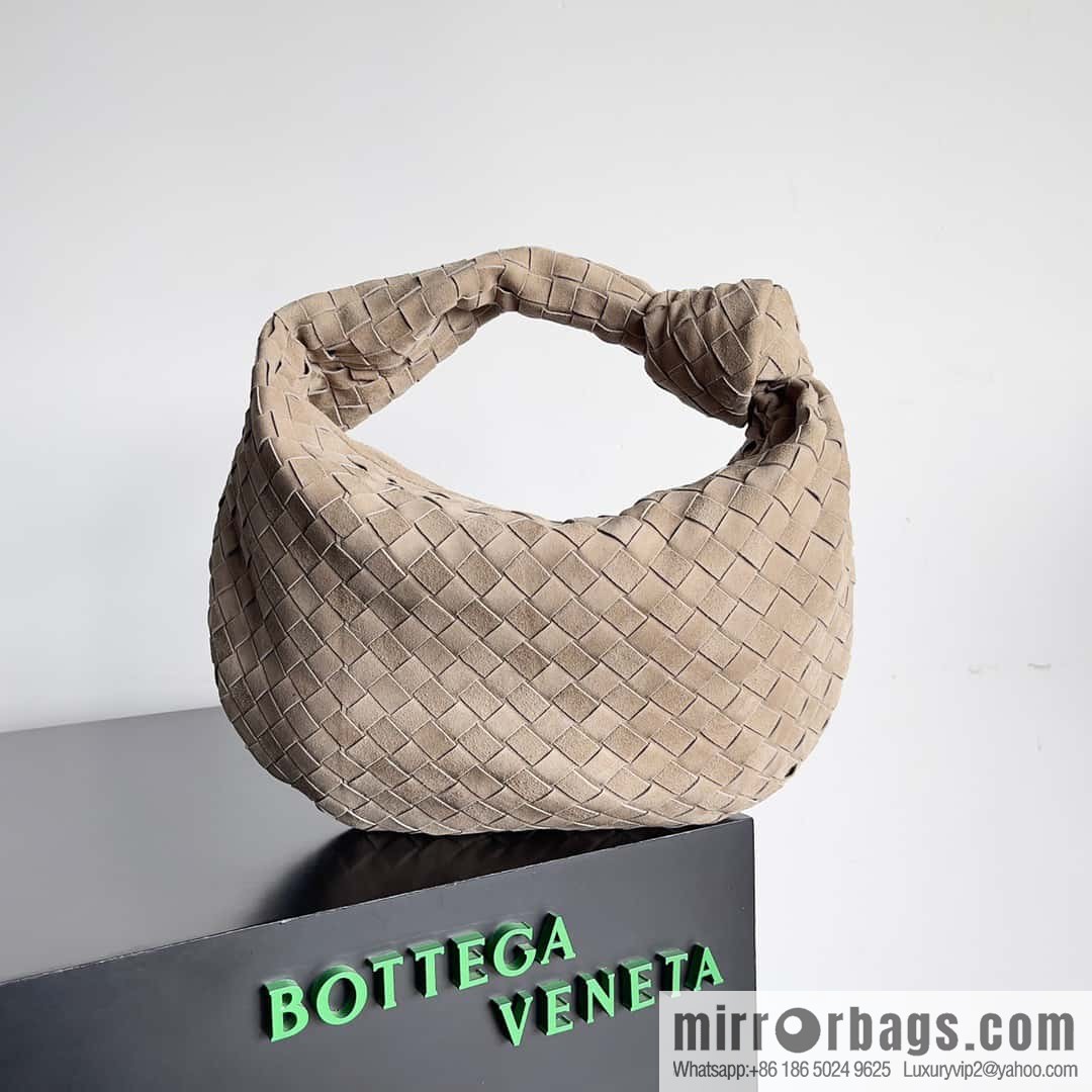 Bv2022 new product, Yangjin medium Jodie woven suede knotted round hobo bag, model number: 690225 Yangjin taupe.