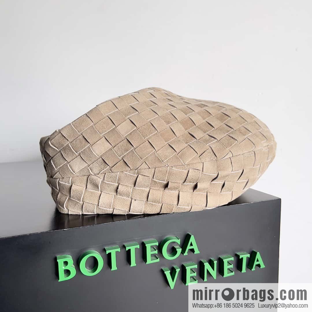 Bv2022 new product, Yangjin medium Jodie woven suede knotted round hobo bag, model number: 690225 Yangjin taupe.