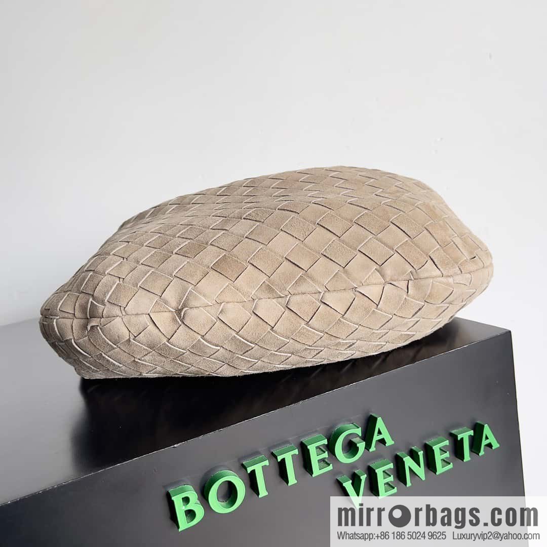 Bv2022 new product, Yangjin medium Jodie woven suede knotted round hobo bag, model number: 690225 Yangjin taupe.