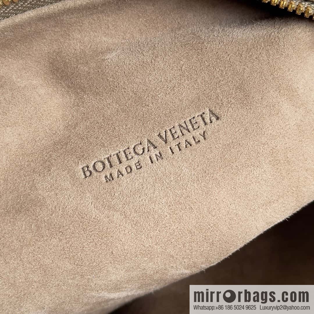 Bv2022 new product, Yangjin medium Jodie woven suede knotted round hobo bag, model number: 690225 Yangjin taupe.