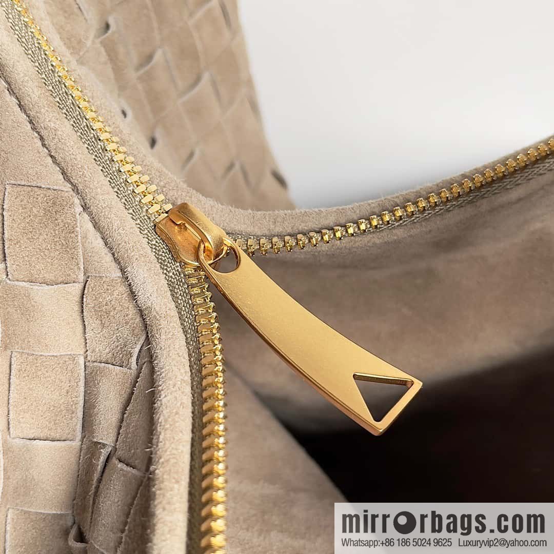 Bv2022 new product, Yangjin medium Jodie woven suede knotted round hobo bag, model number: 690225 Yangjin taupe.