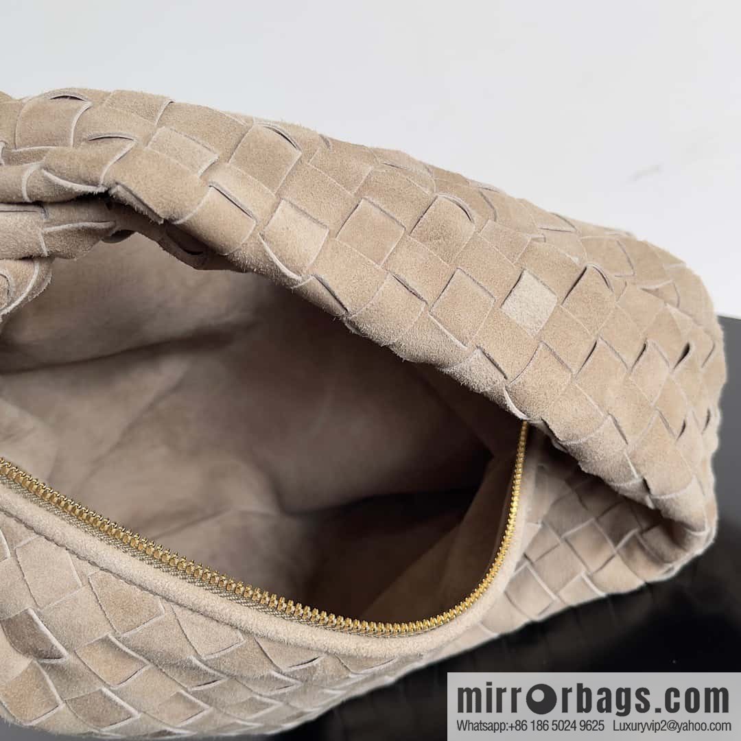 Bv2022 new product, Yangjin medium Jodie woven suede knotted round hobo bag, model number: 690225 Yangjin taupe.