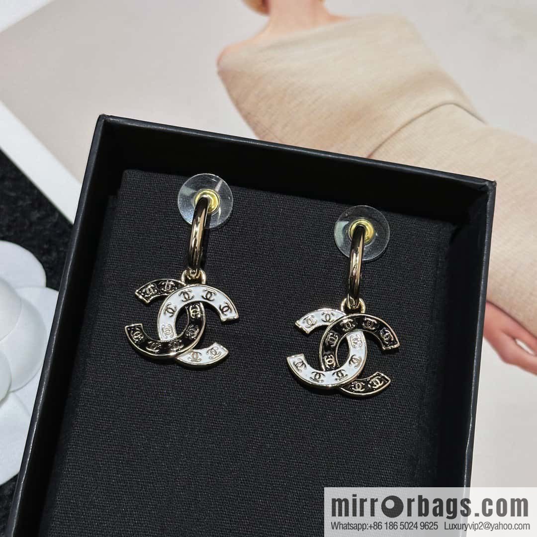 ❗️New ❗️☀️ new ☑️ chanel c2 double c black and white oil stud earrings ☀️