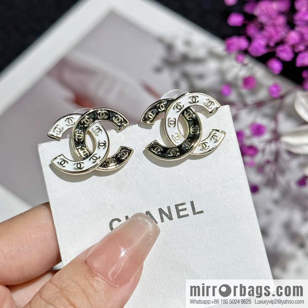 ❗️New ❗️☀️ New ☑️ Chanel c1 double c black and white stud earrings ☀️