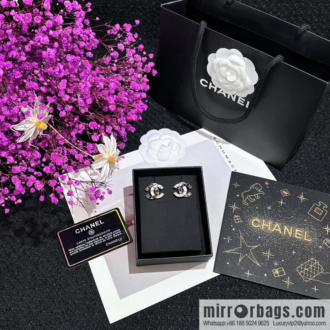 ❗️New ❗️☀️ New ☑️ Chanel c1 double c black and white stud earrings ☀️