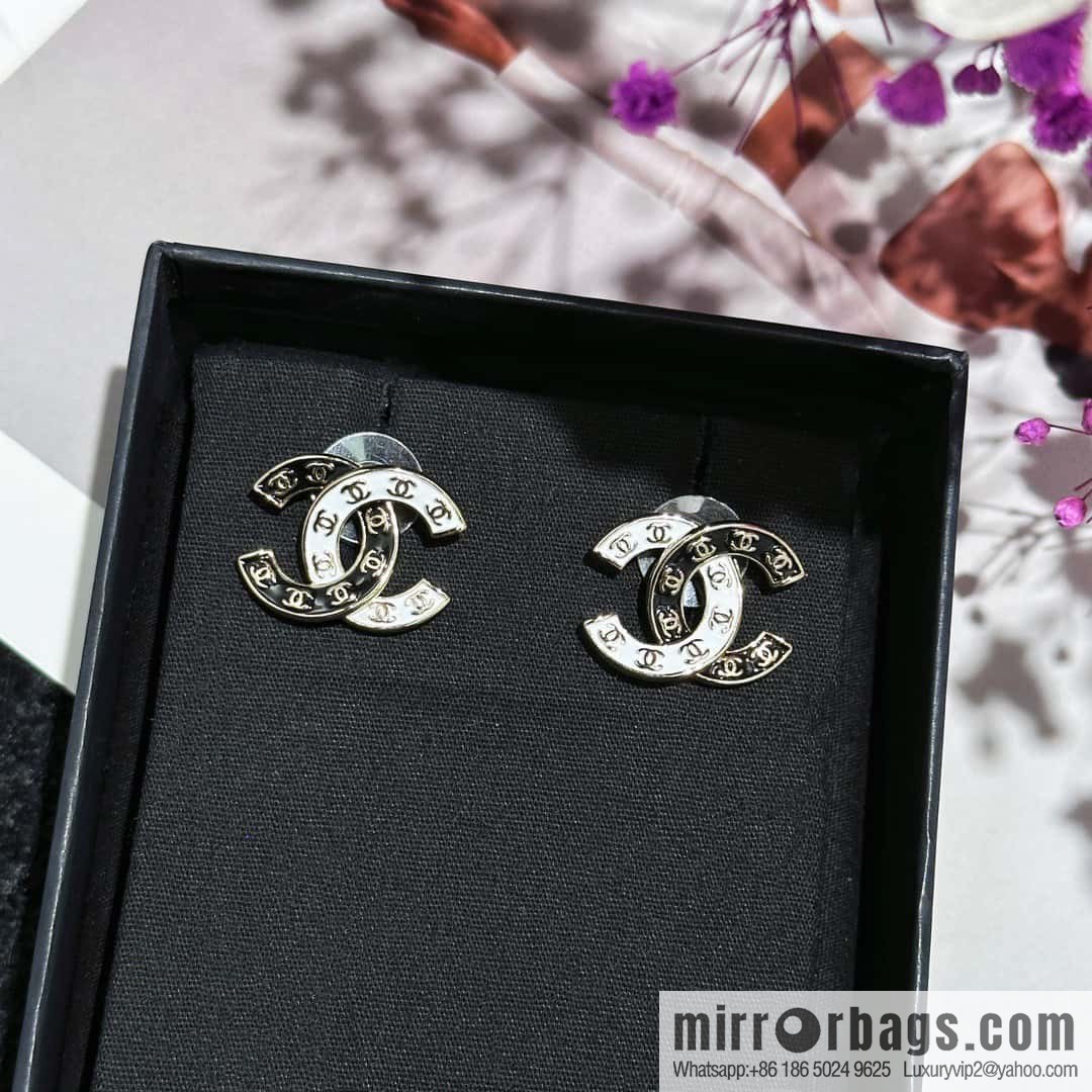❗️New ❗️☀️ New ☑️ Chanel c1 double c black and white stud earrings ☀️