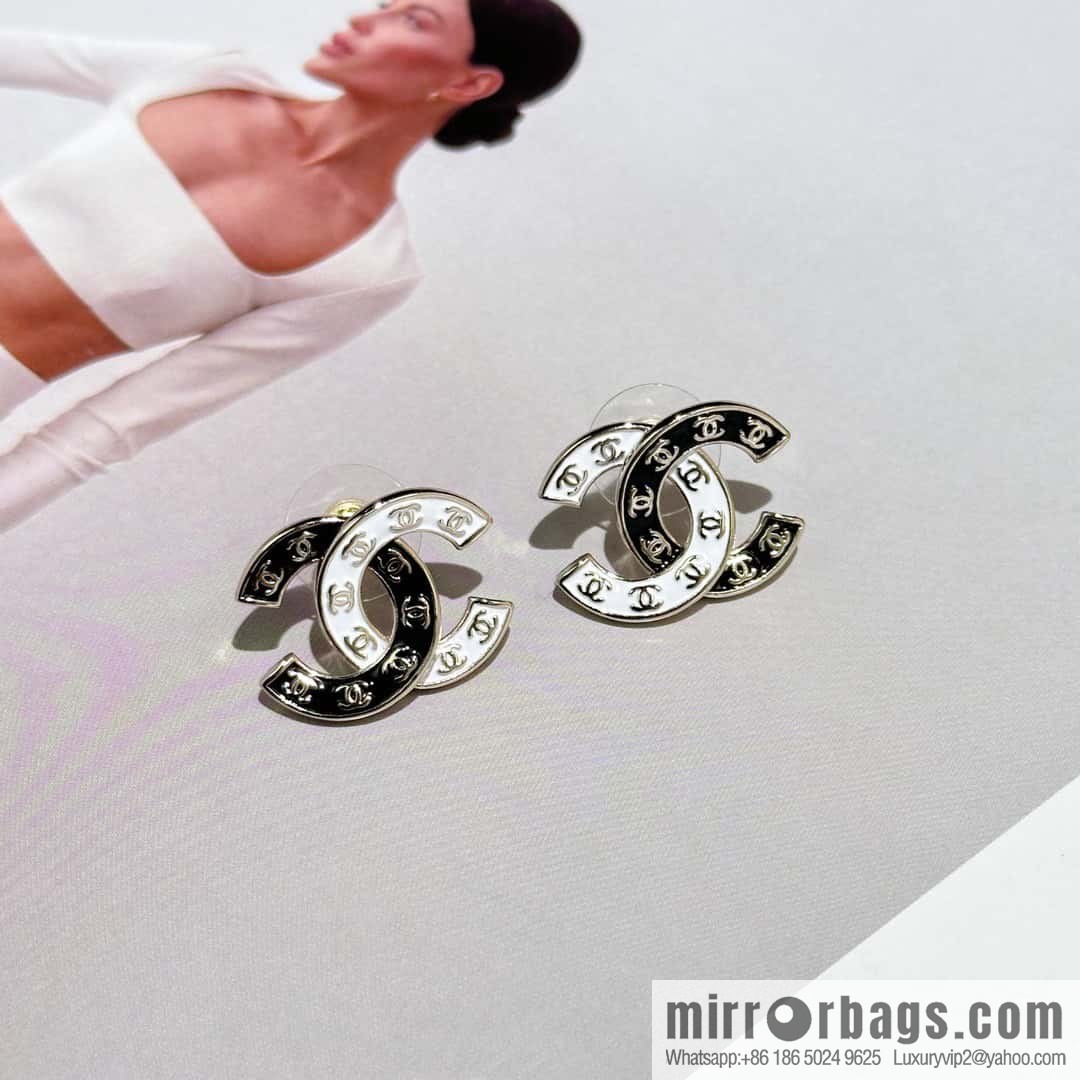 ❗️New ❗️☀️ New ☑️ Chanel c1 double c black and white stud earrings ☀️