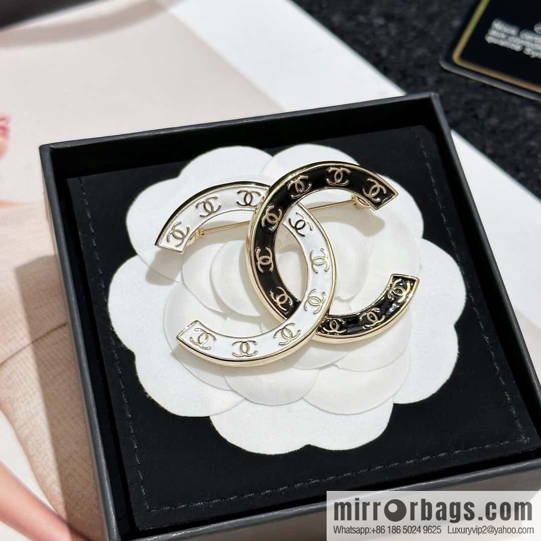 ❗️New ❗️☀️ New ☑️ Chanel black and white double c brooch ☀️