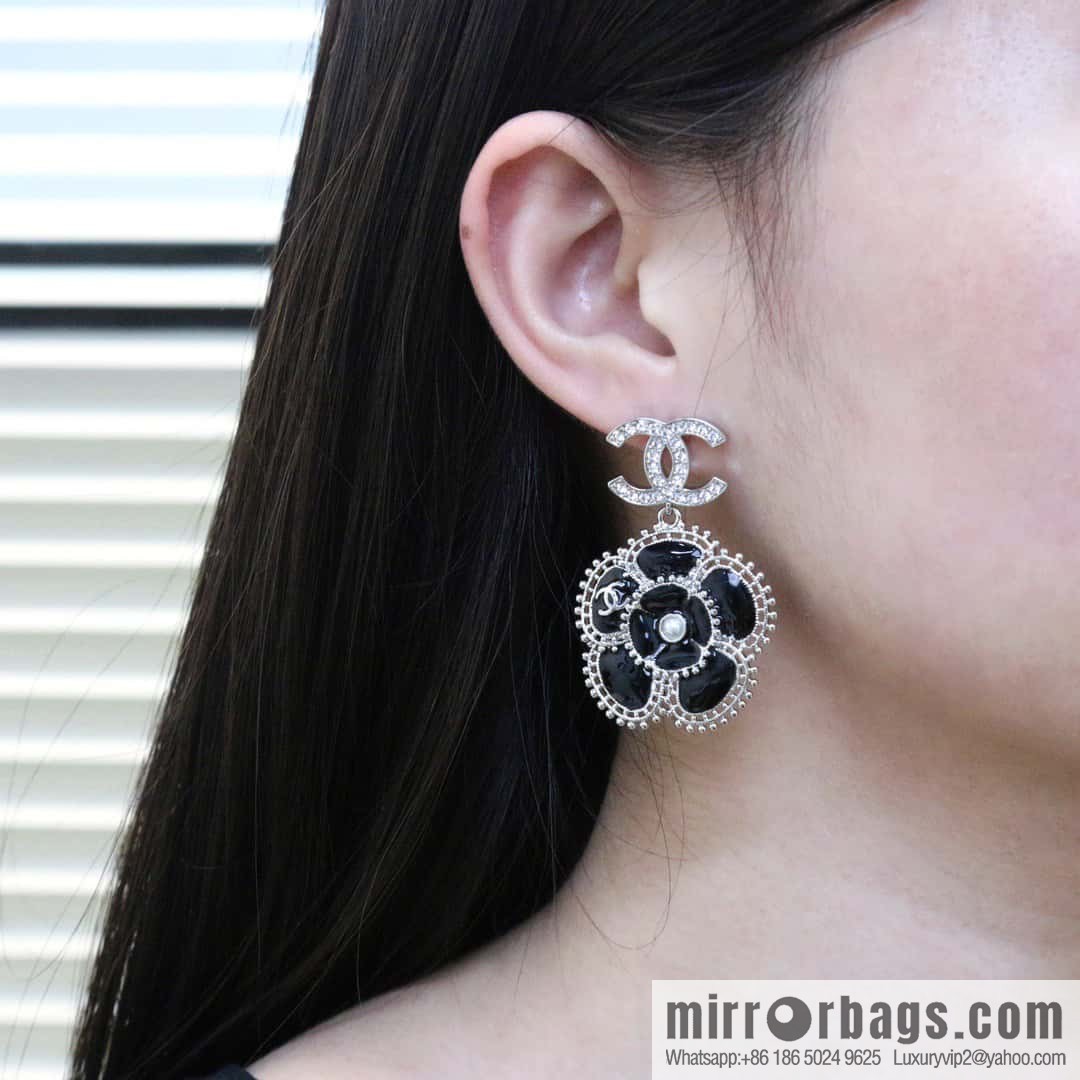 ☀️New ☑️ chanel c2 double c pink black camellia earrings