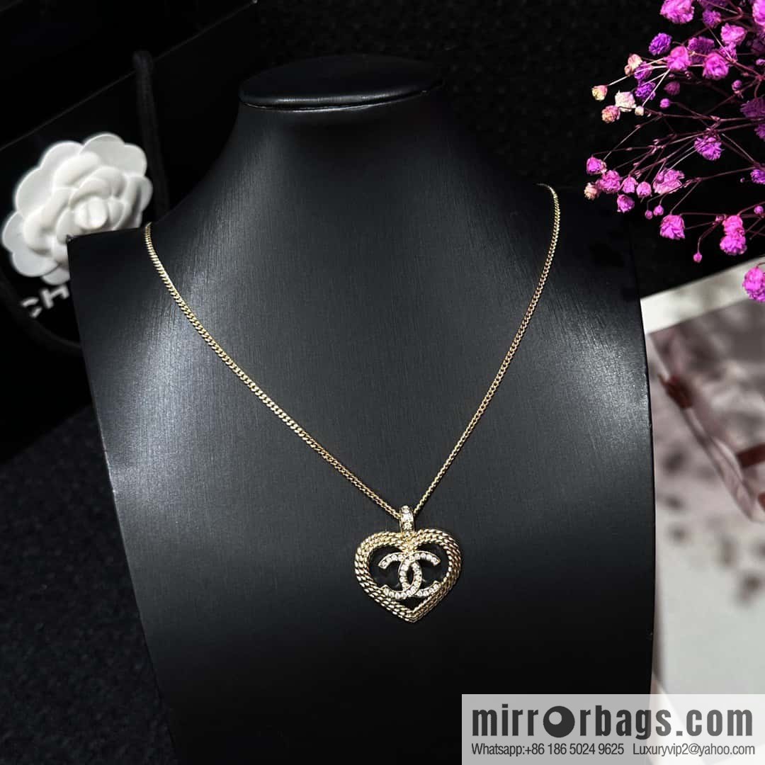 ❗️New ❗️☀️ new ☑️ Chanel double c love ❤️ peach heart necklace ☀️
