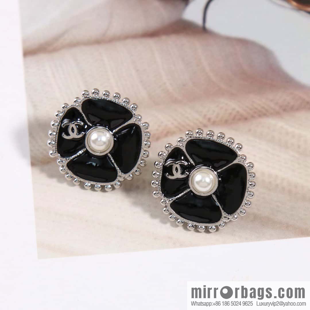 ☀️New ☑️ Chanel c1 double c pink black camellia earrings