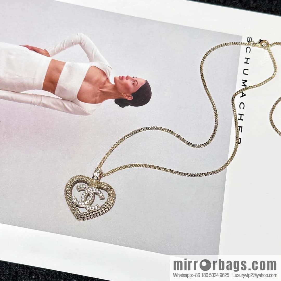 ❗️New ❗️☀️ new ☑️ Chanel double c love ❤️ peach heart necklace ☀️