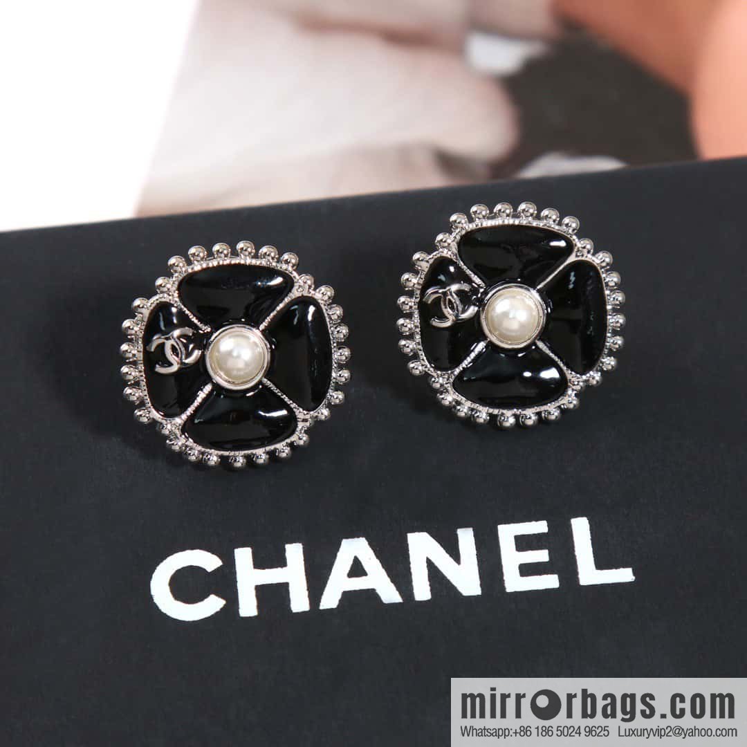 ☀️New ☑️ Chanel c1 double c pink black camellia earrings