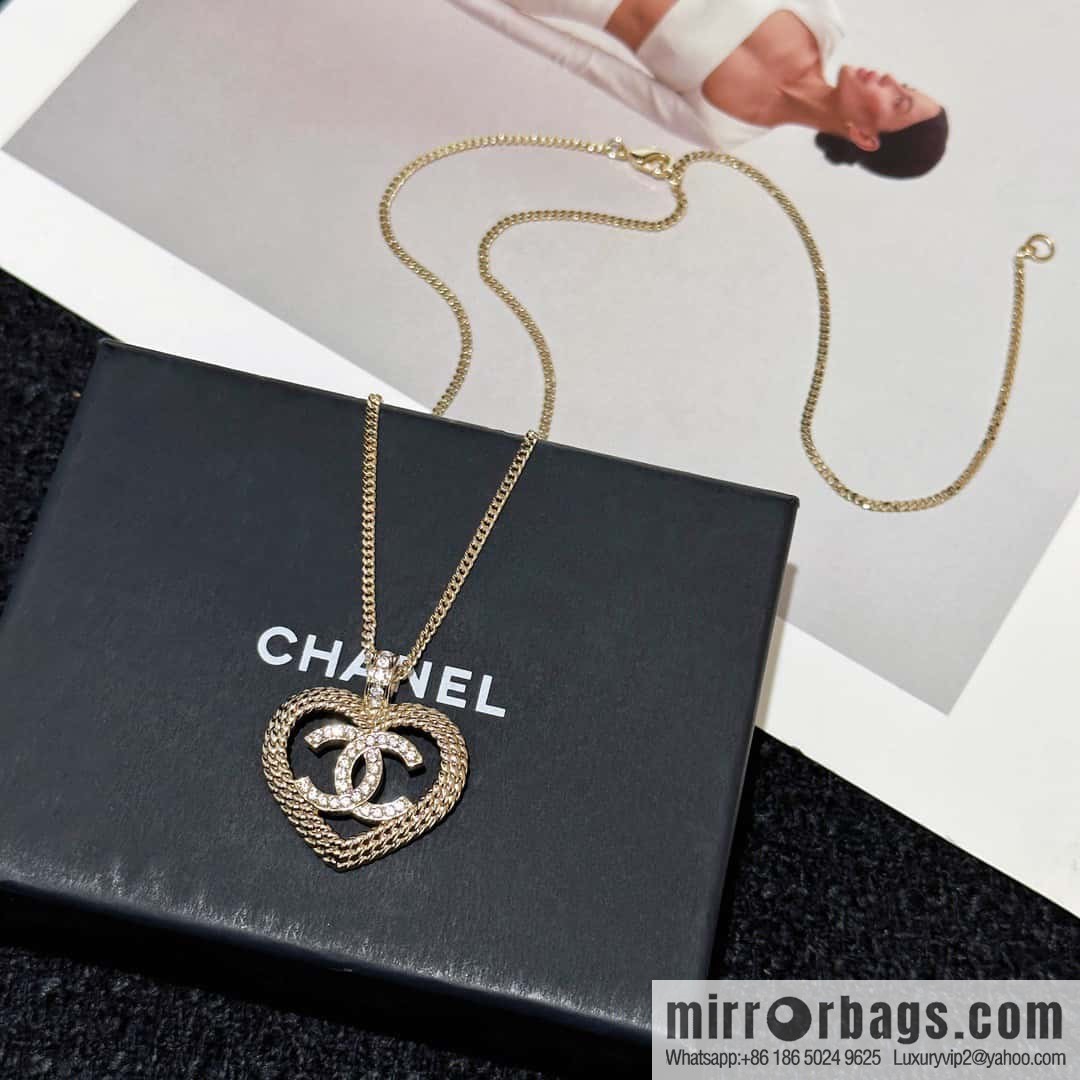 ❗️New ❗️☀️ new ☑️ Chanel double c love ❤️ peach heart necklace ☀️
