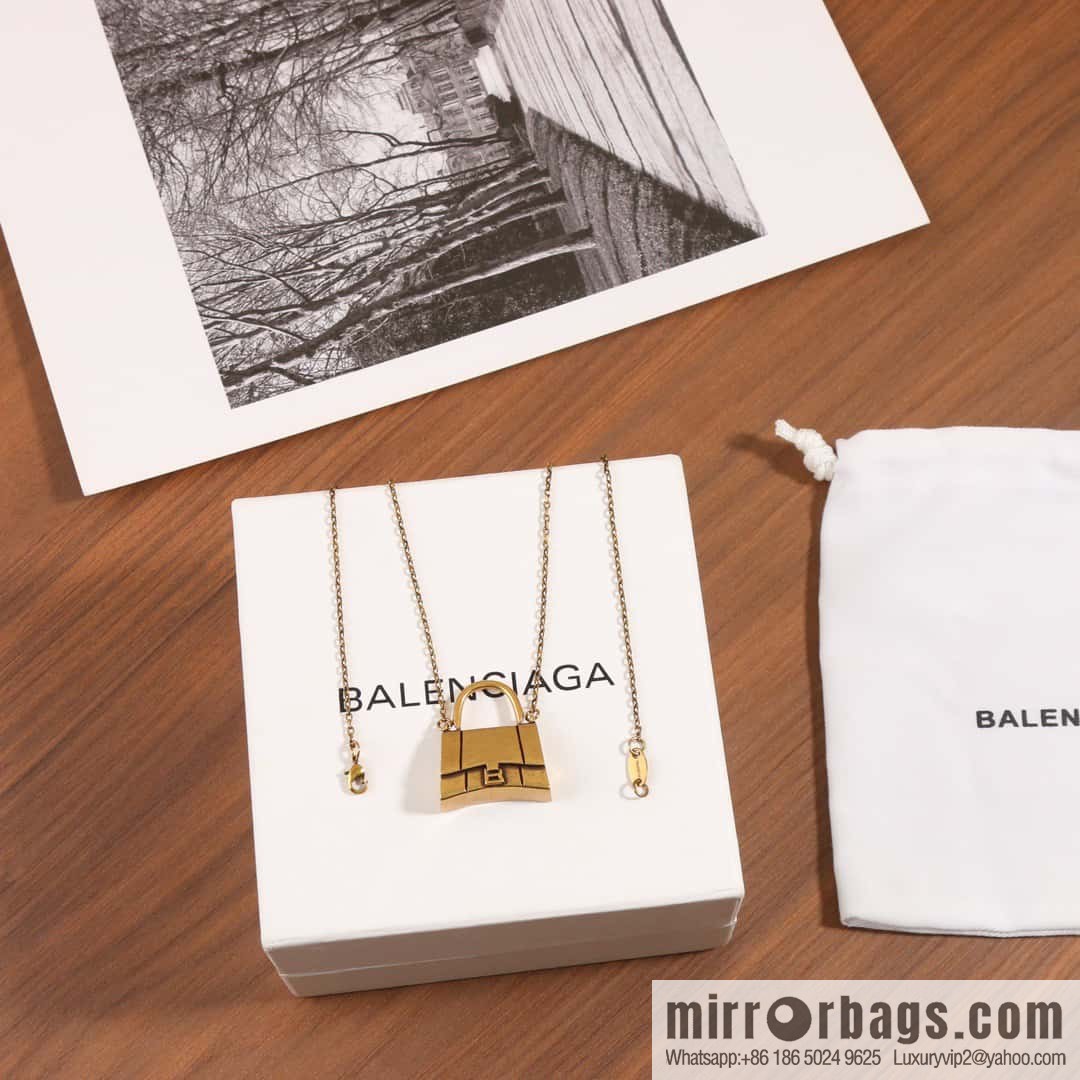 ☀️New Balenciaga BALENCIAGA gold bag 👜 necklace