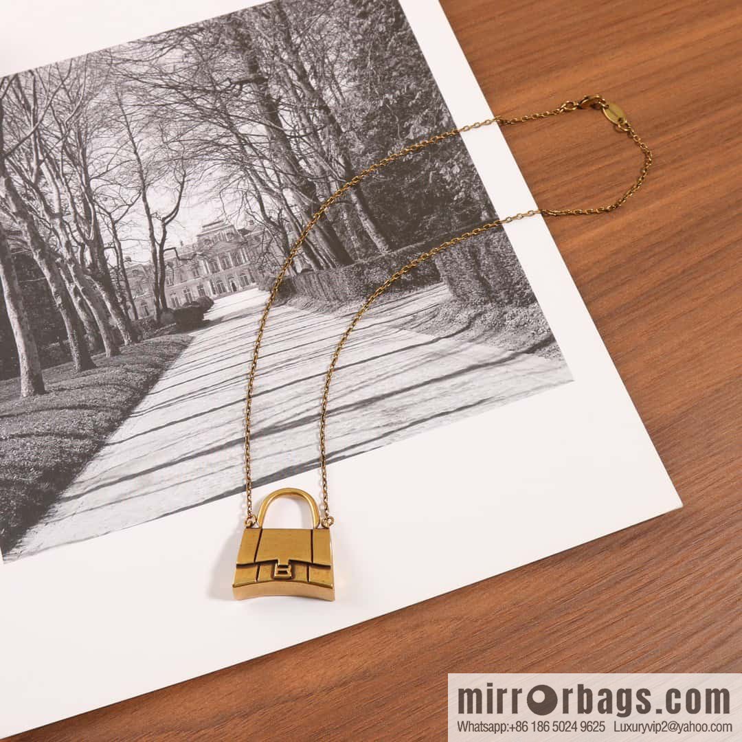 ☀️New Balenciaga BALENCIAGA gold bag 👜 necklace