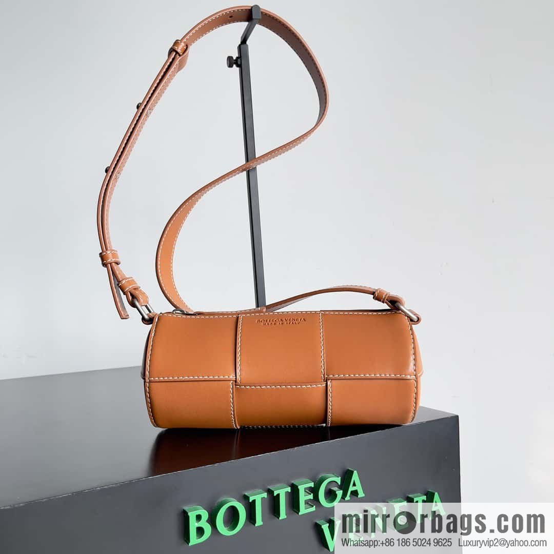 BV Fa Cai bucket, small cylinder bag, Coke bag, model number: 741561.