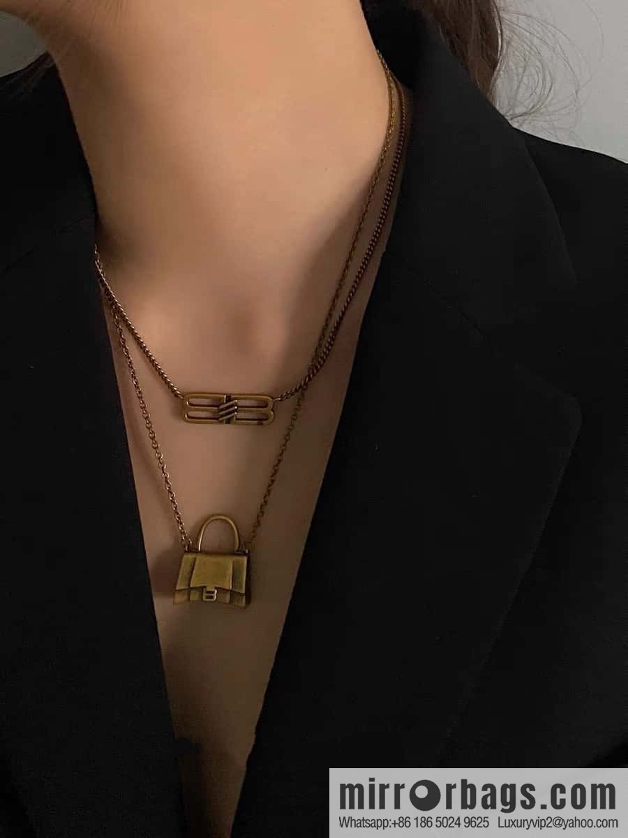 ☀️New Balenciaga BALENCIAGA gold bag 👜 necklace