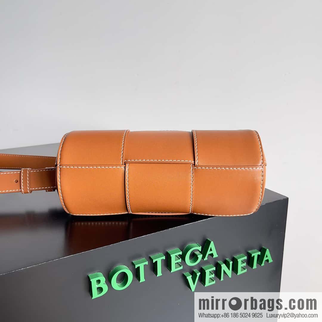 BV Fa Cai bucket, small cylinder bag, Coke bag, model number: 741561.
