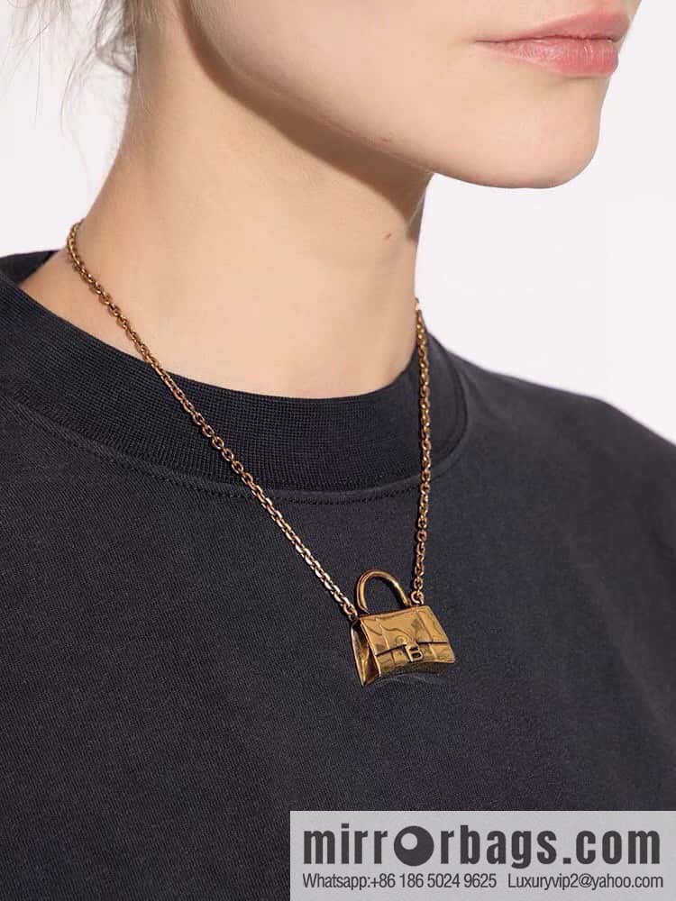 ☀️New Balenciaga BALENCIAGA gold bag 👜 necklace