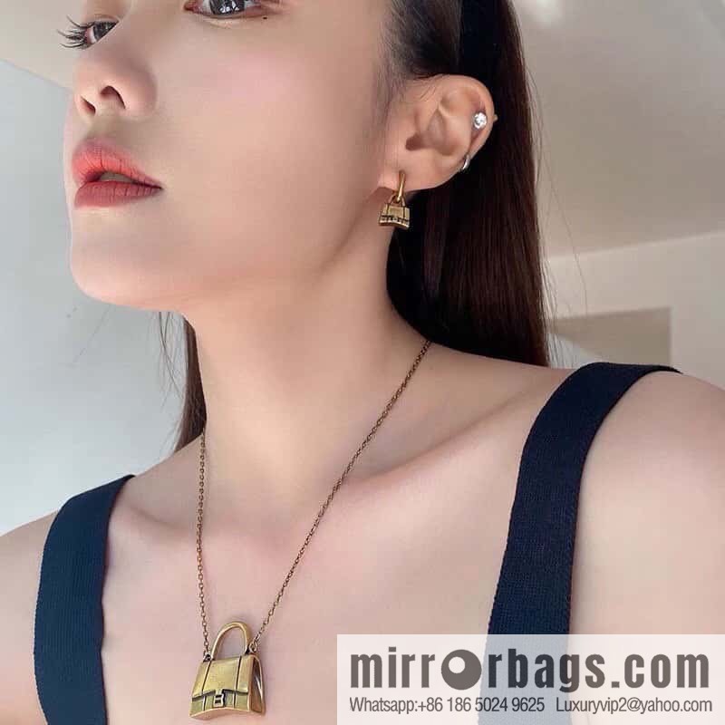 ☀️New Balenciaga BALENCIAGA gold bag 👜 necklace