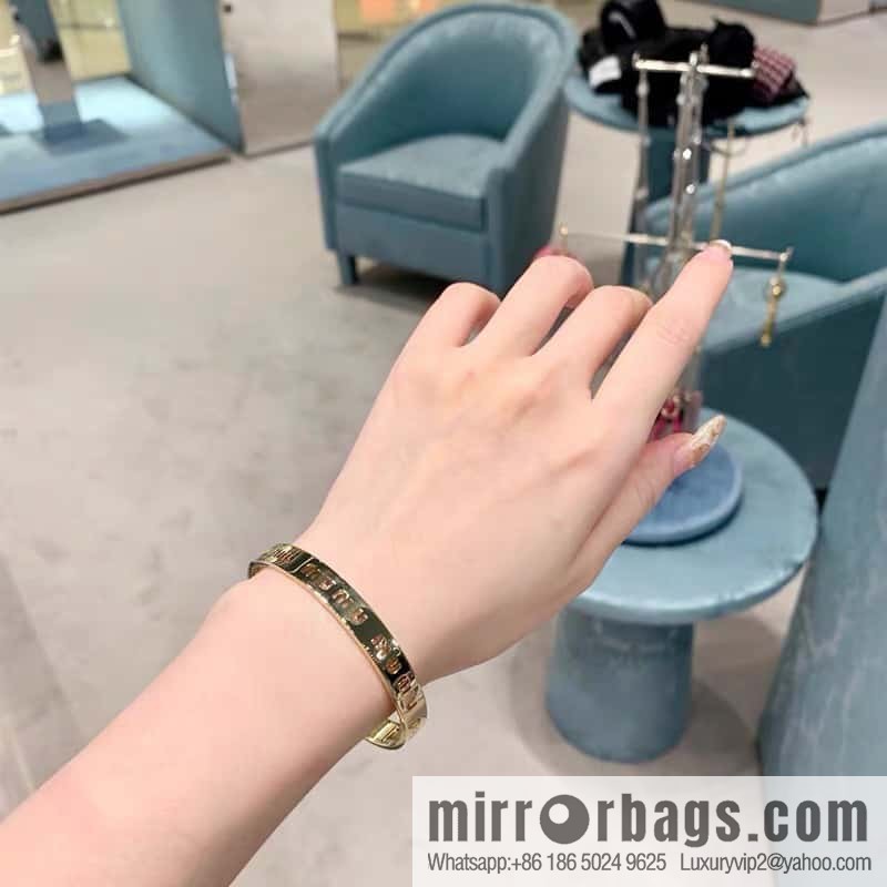 MIU MIU Miu Miu Gold Hollow Letter Bracelet Bracelet