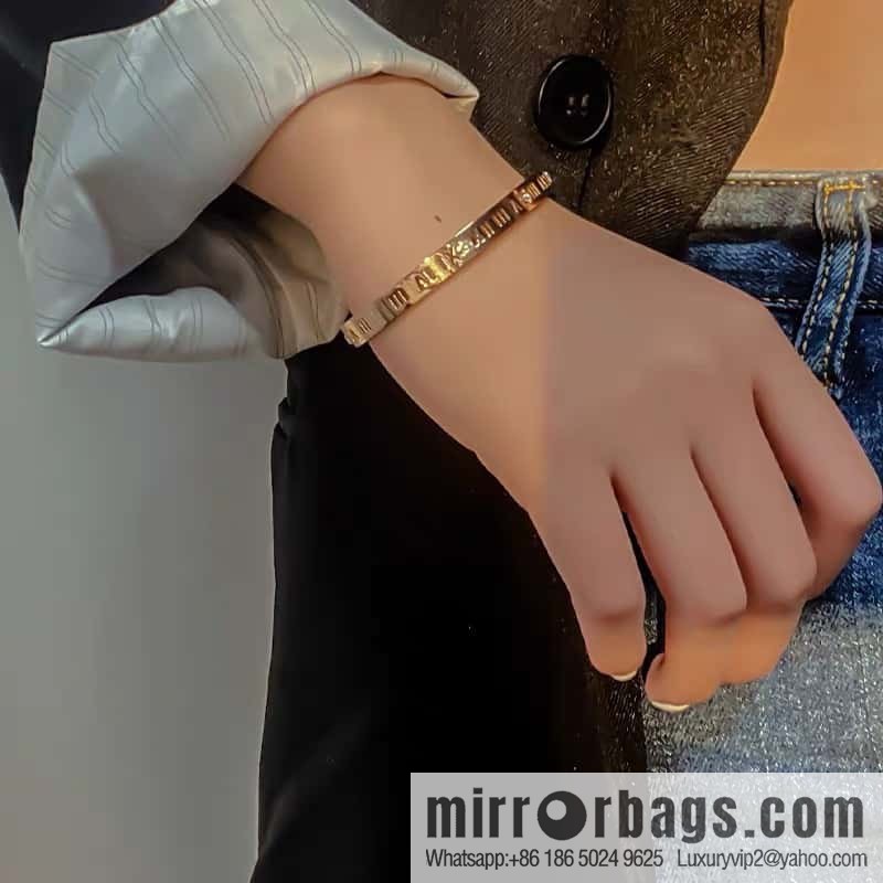 MIU MIU Miu Miu Gold Hollow Letter Bracelet Bracelet