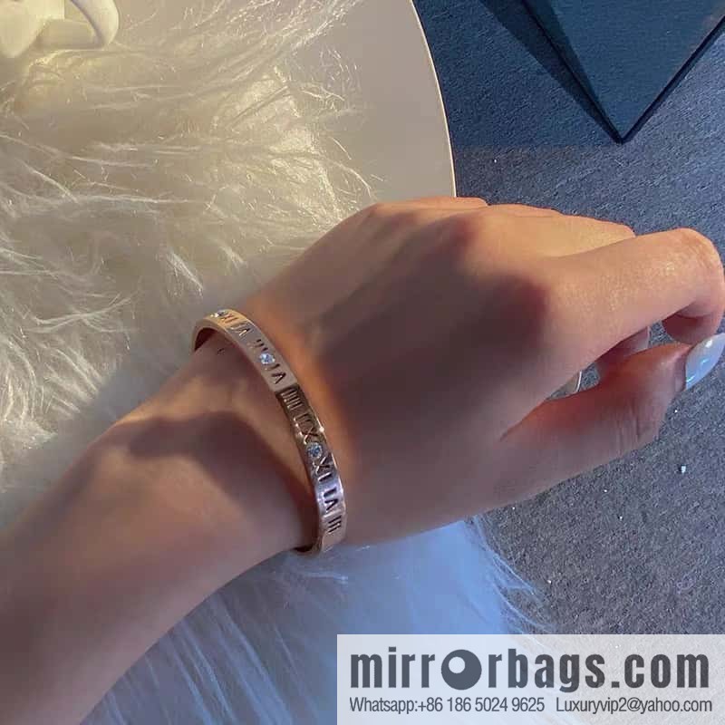 MIU MIU Miu Miu Gold Hollow Letter Bracelet Bracelet