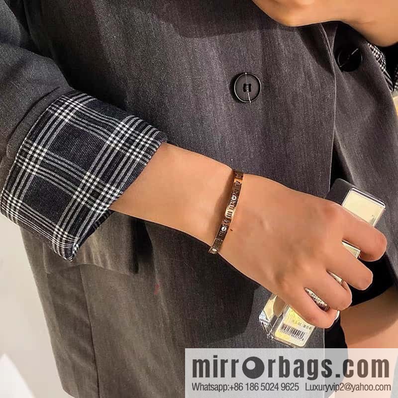 MIU MIU Miu Miu Gold Hollow Letter Bracelet Bracelet