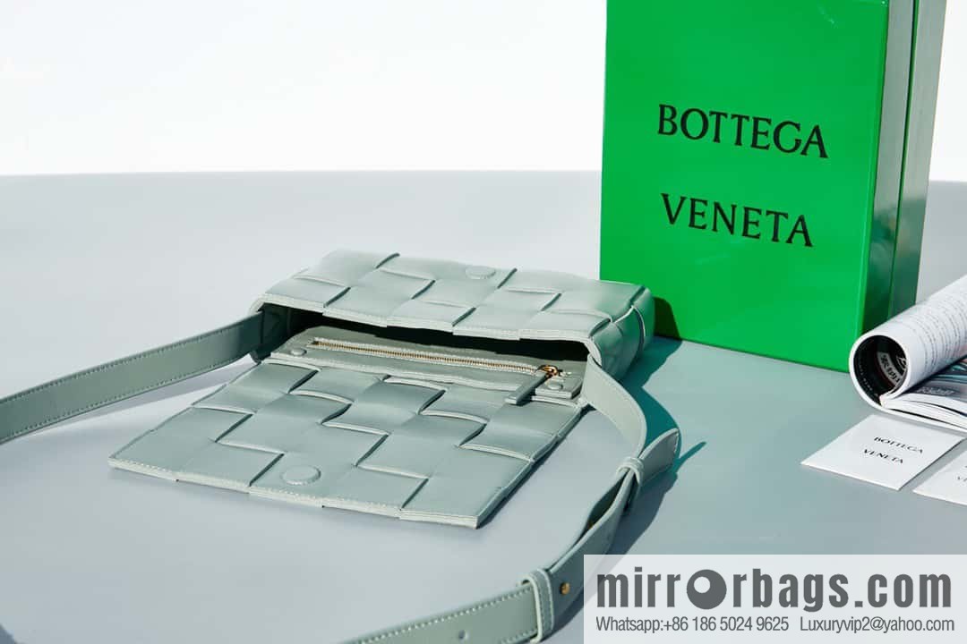 Bottega Veneta Number: 80820 #cassette weaving Rubik's Cube bag, sage green