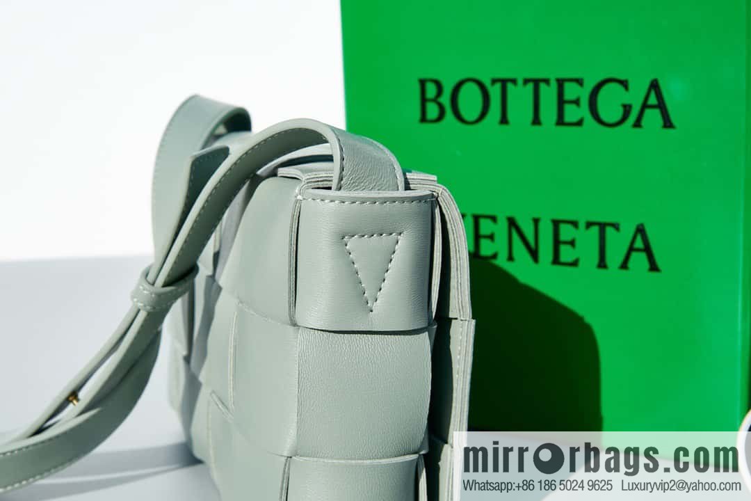 Bottega Veneta Number: 80820 #cassette weaving Rubik's Cube bag, sage green