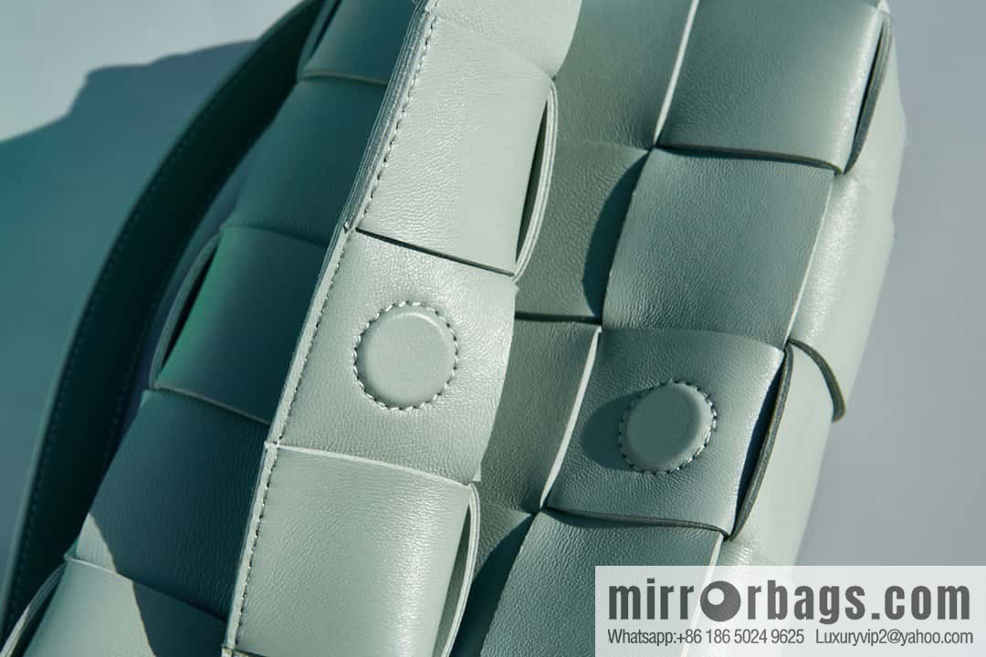 Bottega Veneta Number: 80820 #cassette weaving Rubik's Cube bag, sage green
