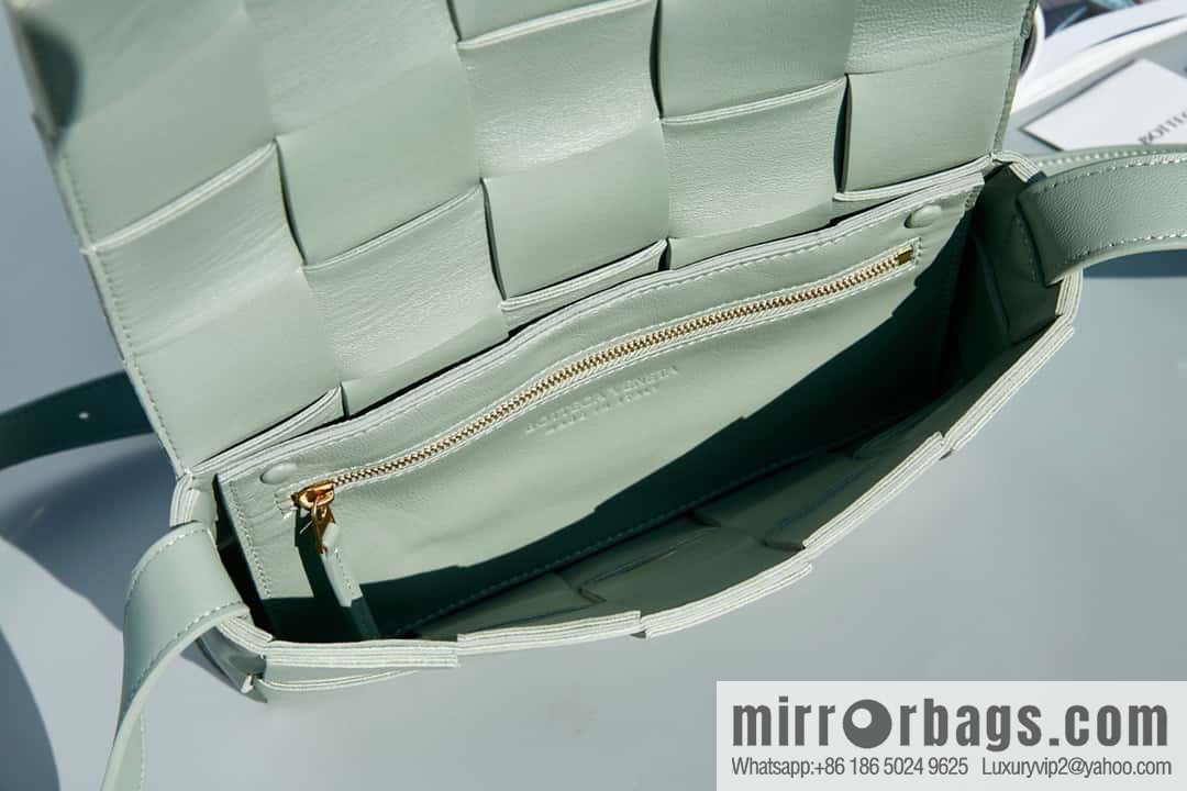 Bottega Veneta Number: 80820 #cassette weaving Rubik's Cube bag, sage green