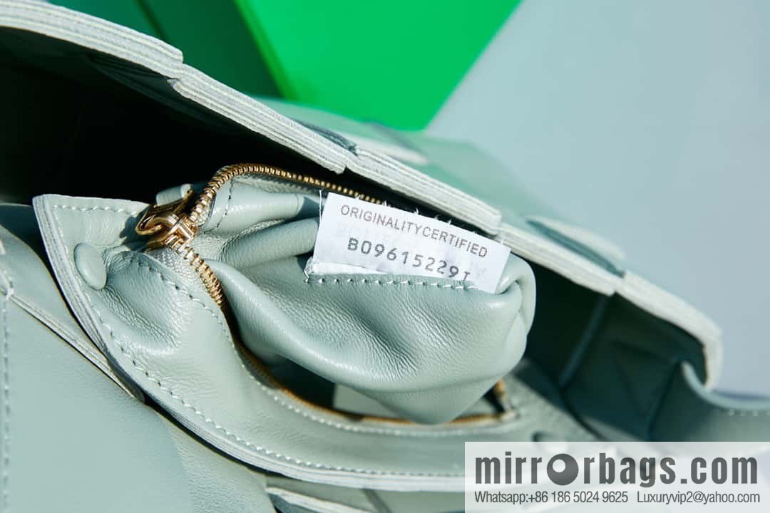 Bottega Veneta Number: 80820 #cassette weaving Rubik's Cube bag, sage green