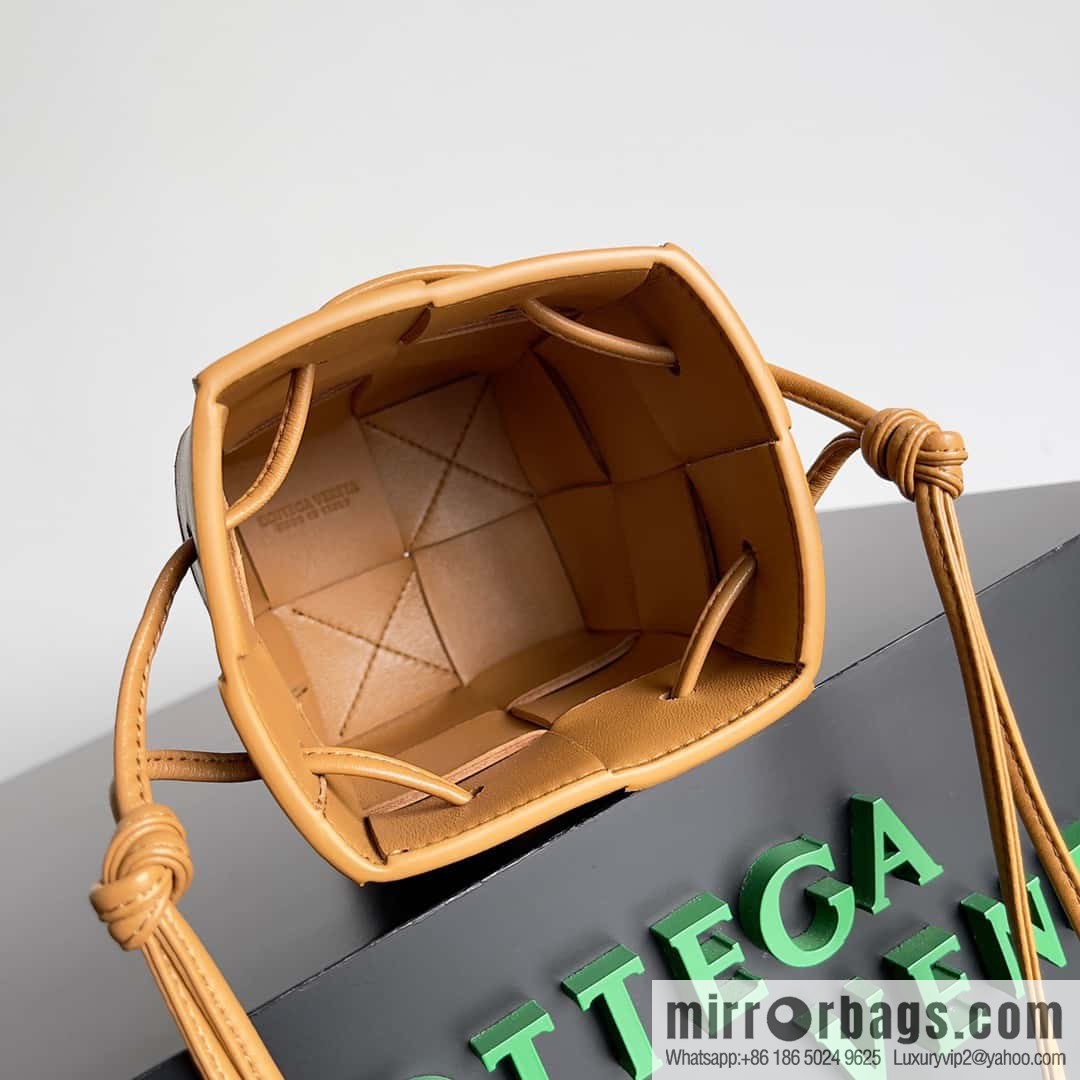 Bottega Veneta CASSETTE 14CM woven bucket bag 680217 light brown