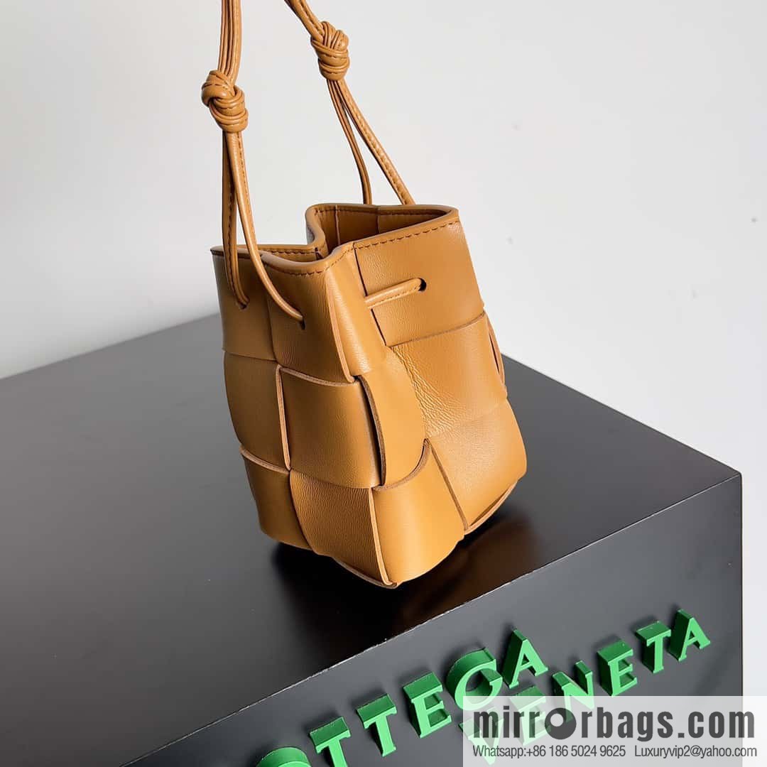 Bottega Veneta CASSETTE 14CM woven bucket bag 680217 light brown