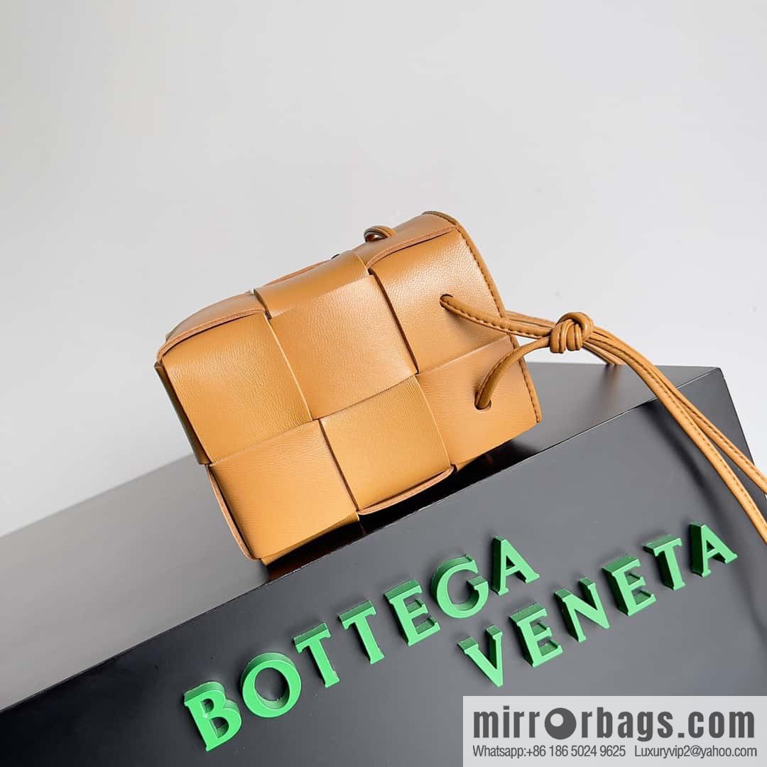 Bottega Veneta CASSETTE 14CM woven bucket bag 680217 light brown