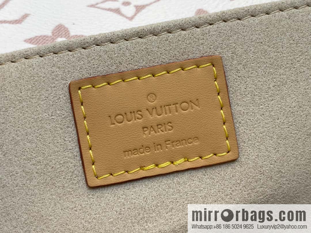 [Boutique‑grade] M46914 white flower M46279 mailman bag series LV mailman bag out of small East West Métis handbag