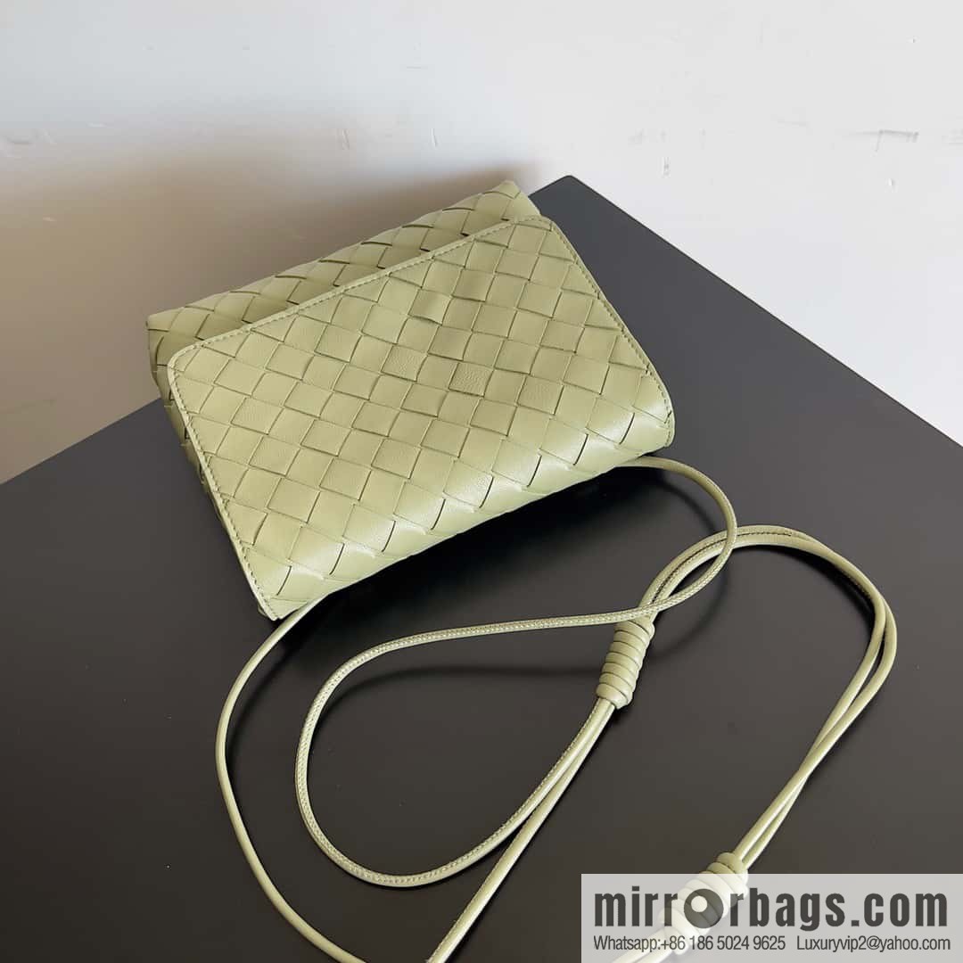Bv new intrecciato weaving process mini crossbody bag model number; 741897 hole green