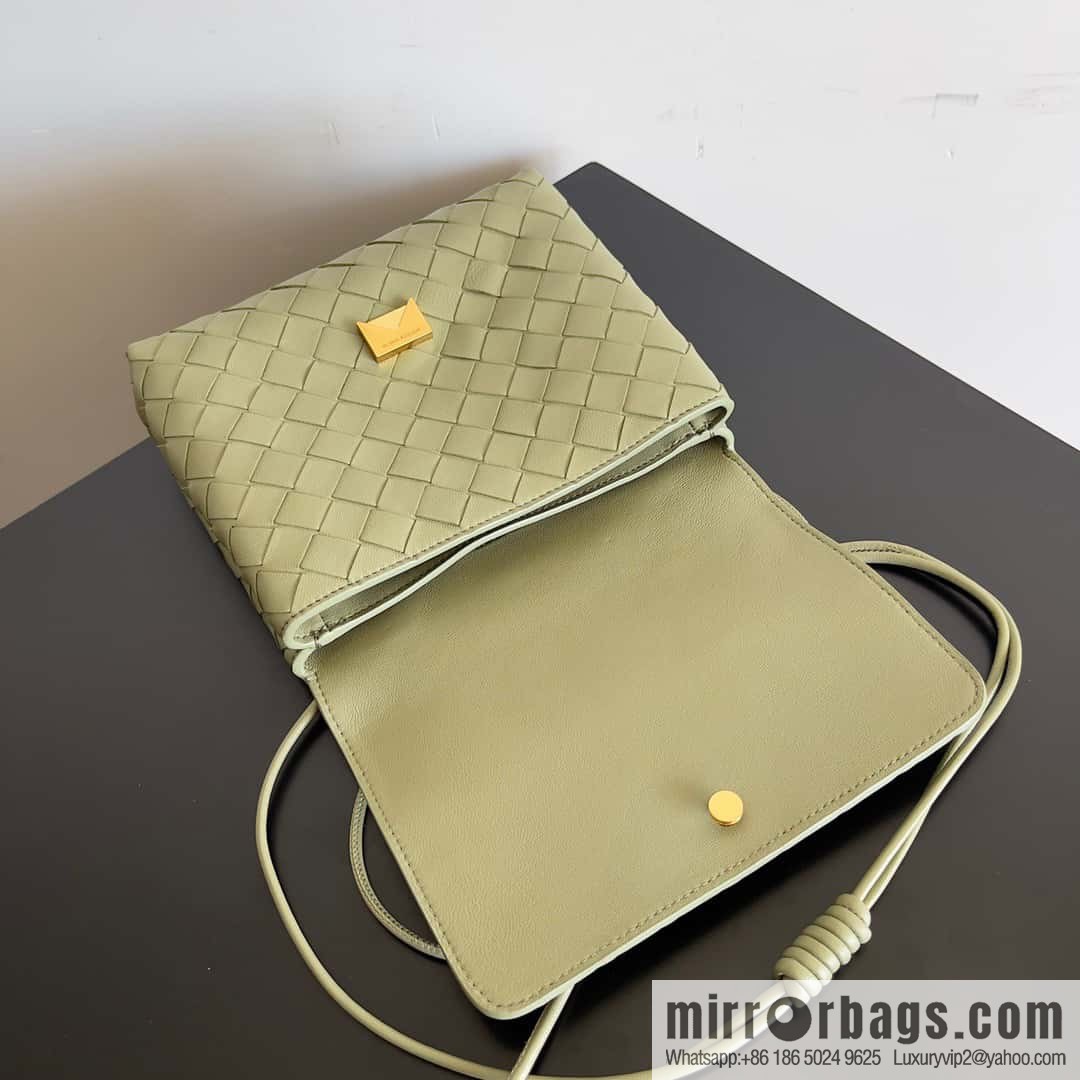 Bv new intrecciato weaving process mini crossbody bag model number; 741897 hole green