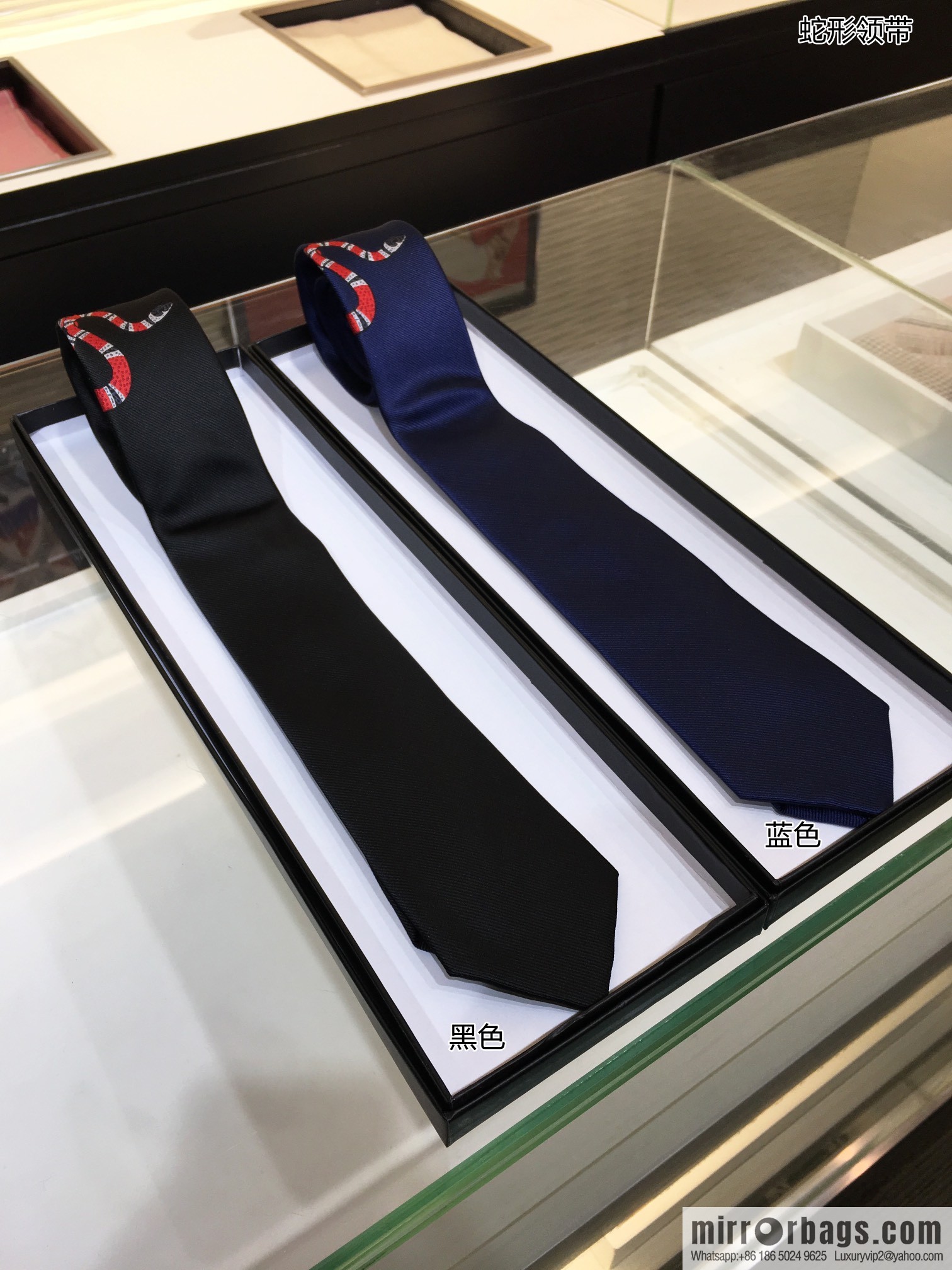GUCCI Gucci 100% Top Jacquard Silk Snake Tie
