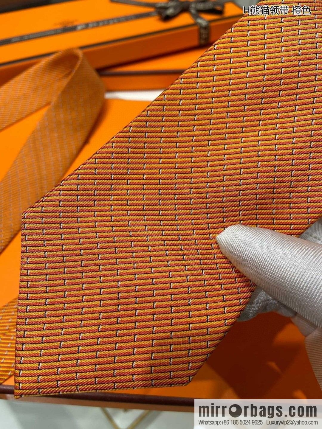 Hermes 100% top twill silk + wool inner panda tie