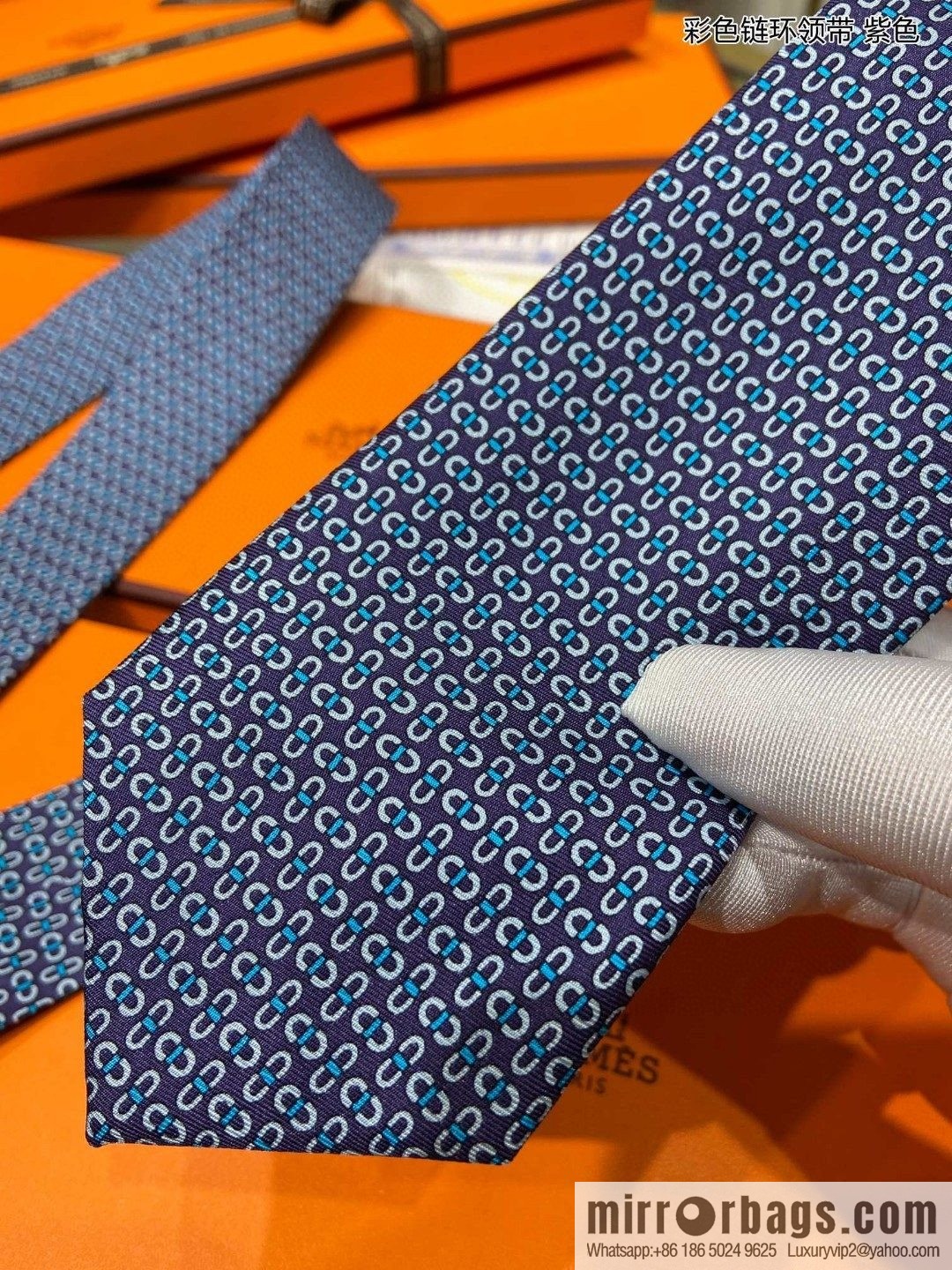 Hermes 100% Top Twill Silk Colored Chain Link Tie