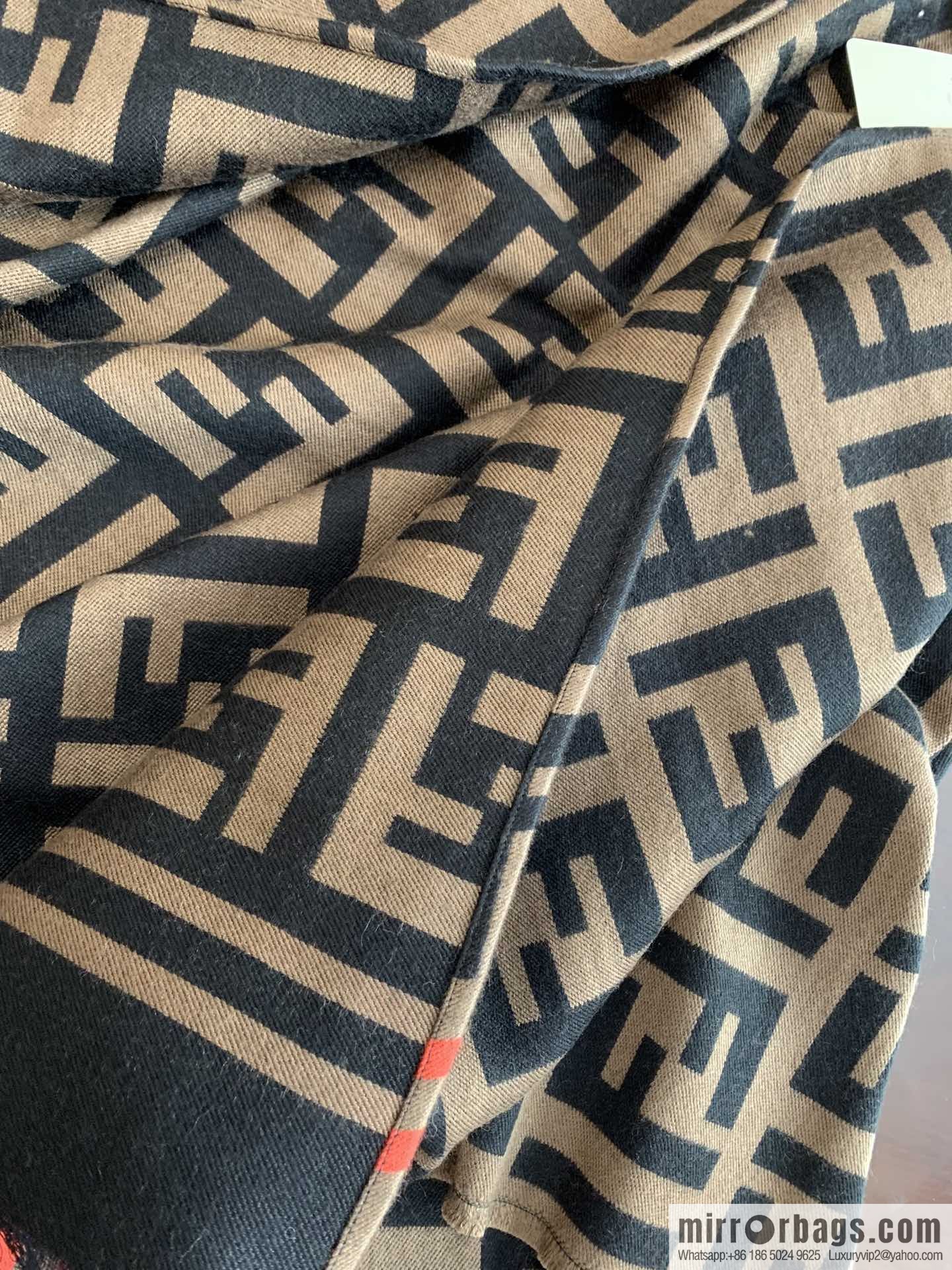 FENDI Fendi 95% wool + 5% silk FD alphabet jacquard cape