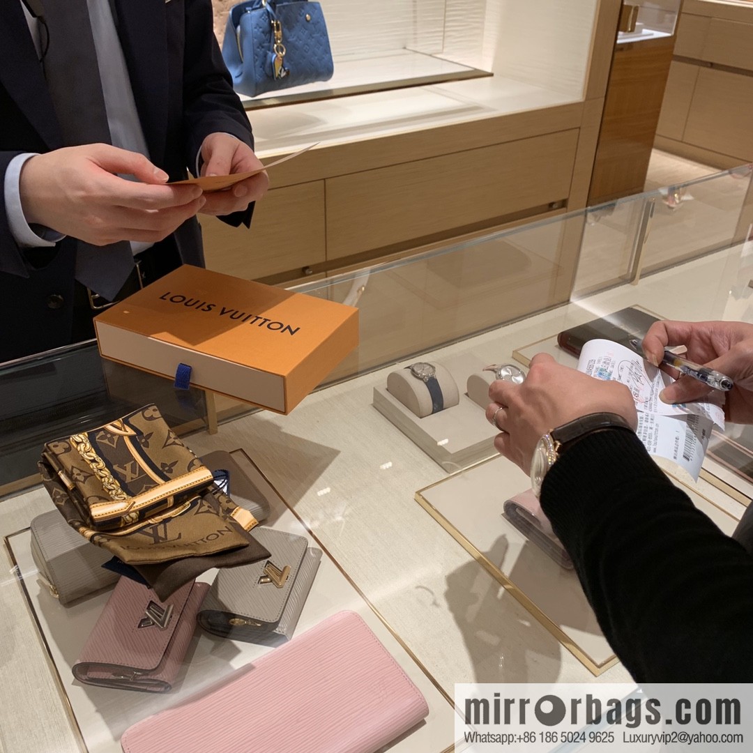 LV Louis Vuitton MONOGRAM CONFIDENTIAL Band M78655