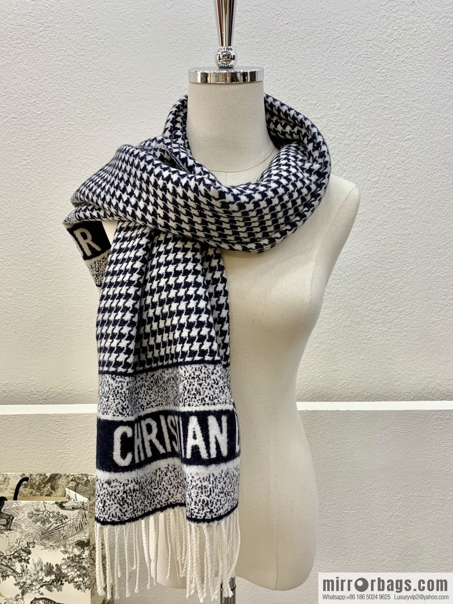 Dior 2020 autumn and winter new thousand bird plaid shawl 02MON370I001_C080