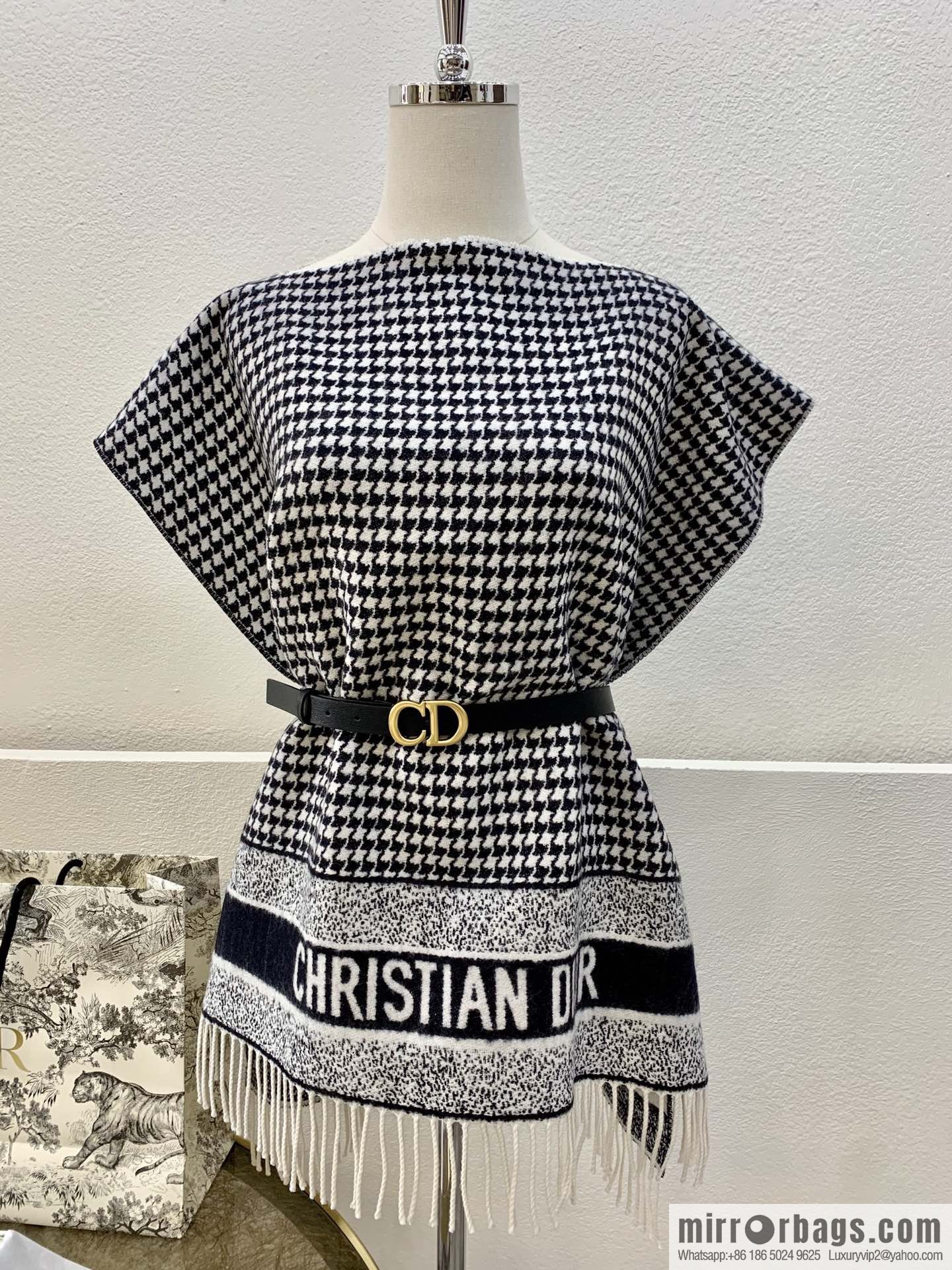 Dior 2020 autumn and winter new thousand bird plaid shawl 02MON370I001_C080